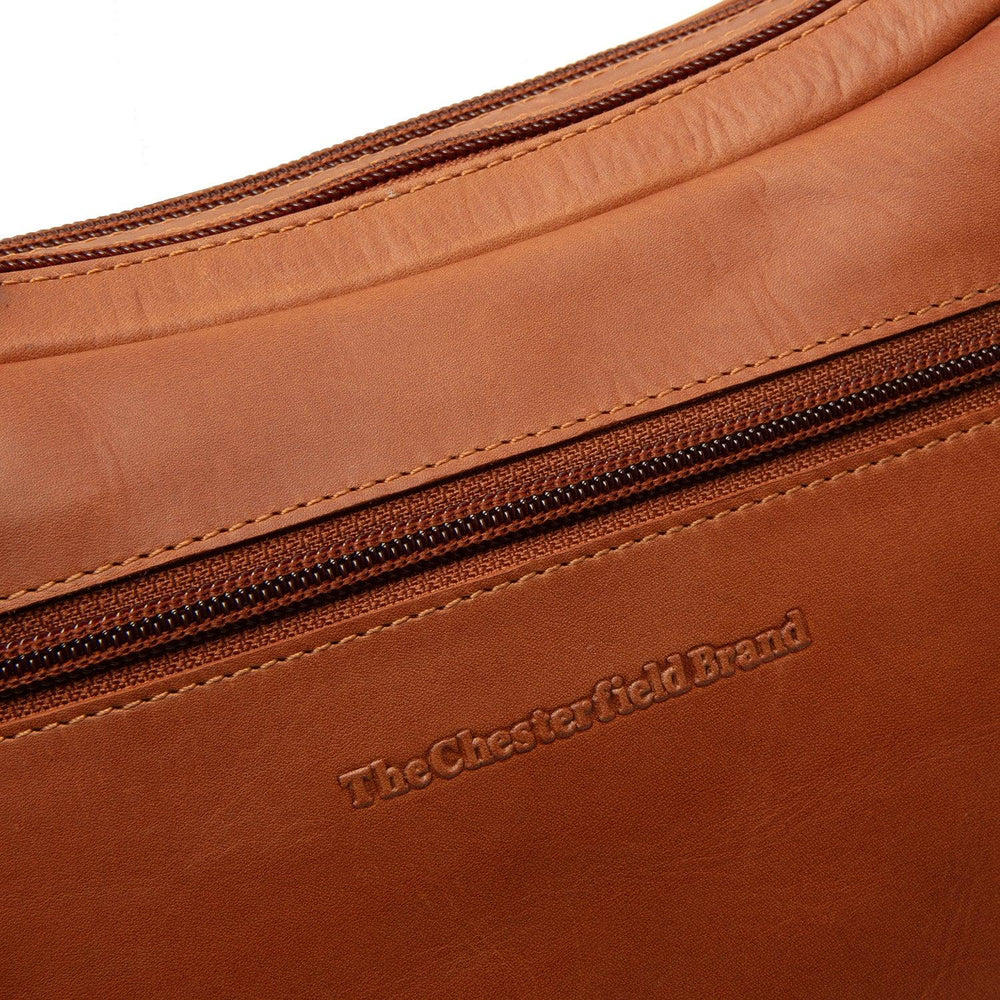 Details van het materiaal van The Chesterfield Mirave schoudertas cognac #kleur_cognac