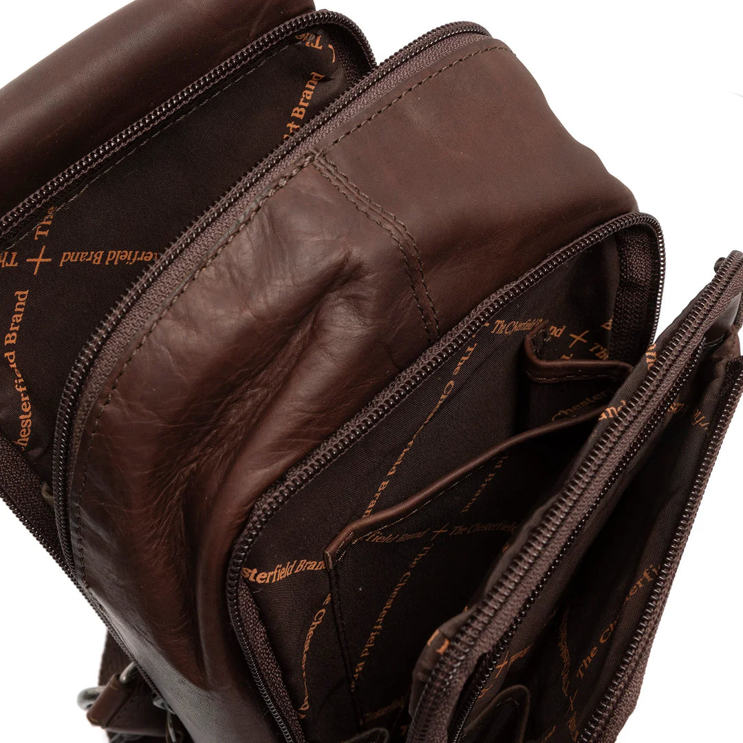 Binnenkant van The Chesterfield Riga crossbodytas in het donkerbruin #kleur_donkerbruin