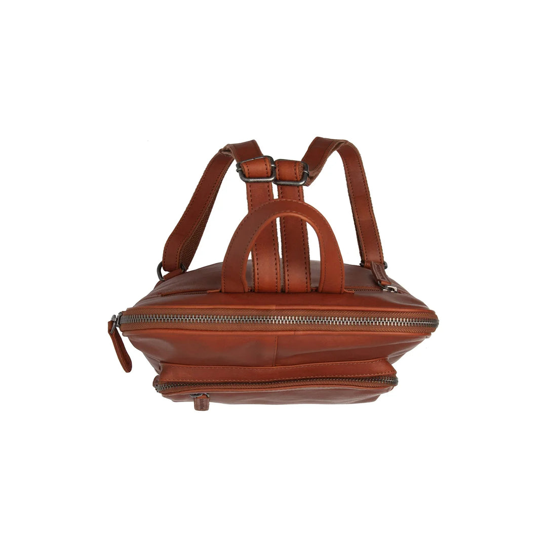 Bovenkant van The Chesterfield Floran leren rugzak in cognac #kleur_cognac