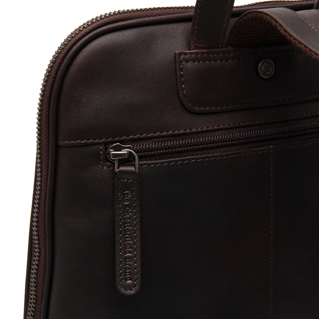 Achterkant van The Chesterfield Floran leren rugzak in donkerbruin #kleur_donkerbruin