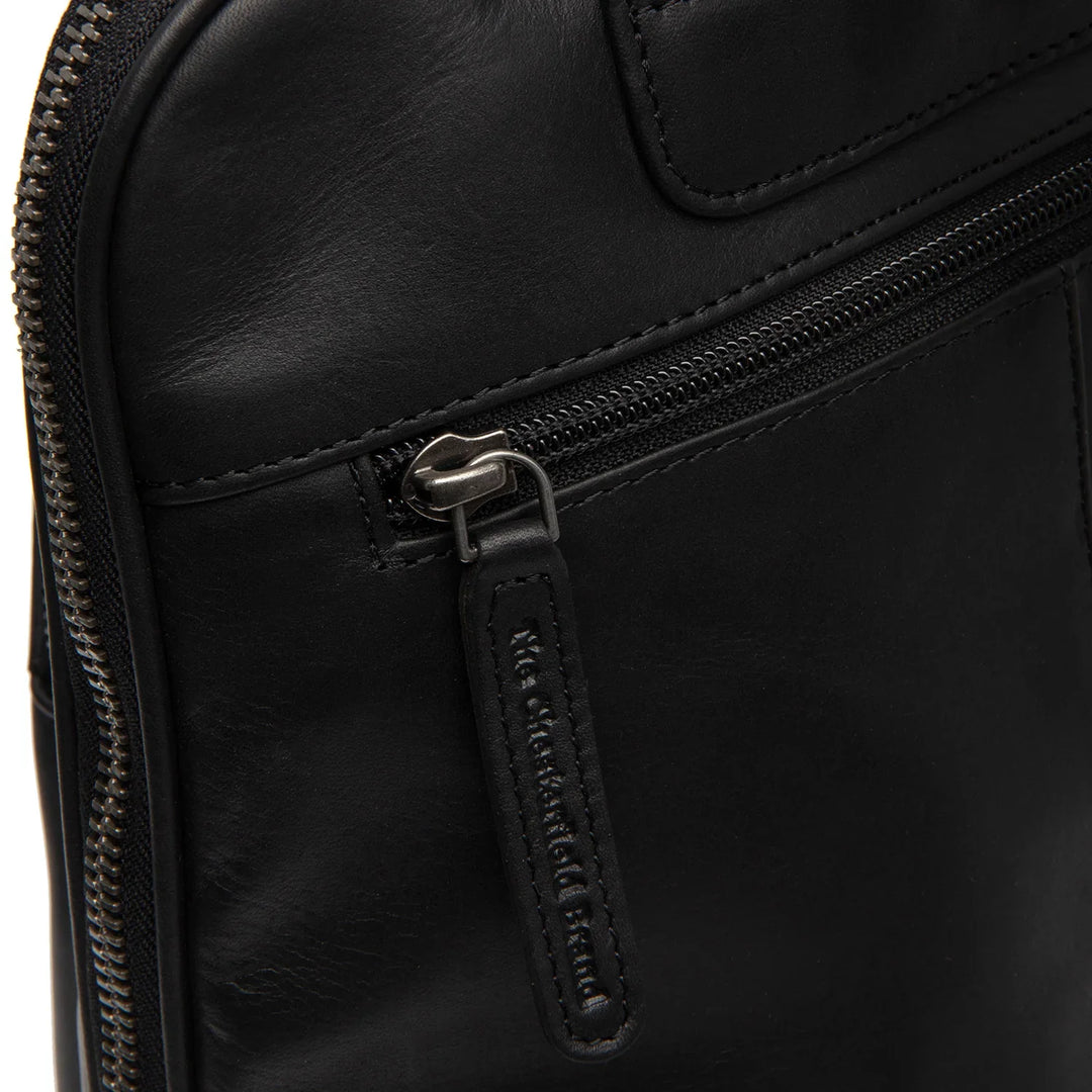 Details van The Chesterfield Floran leren rugzak in zwart #kleur_zwart