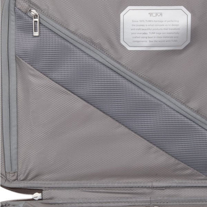 Binnenkant van de Tumi 19 degree Lite titanium #kleur_titanium