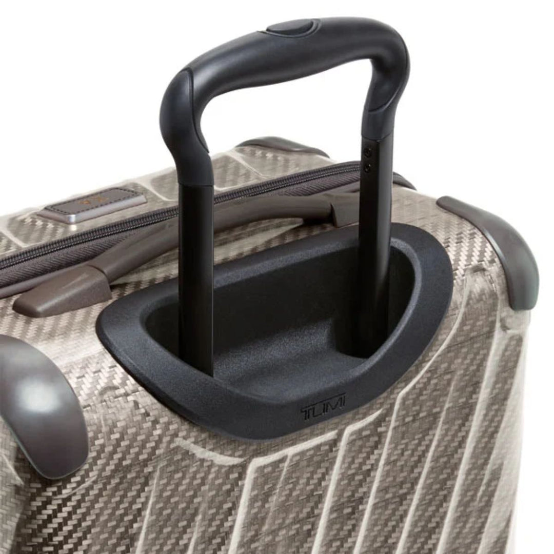 Handvat van de Tumi 19 degree Lite titanium #kleur_titanium