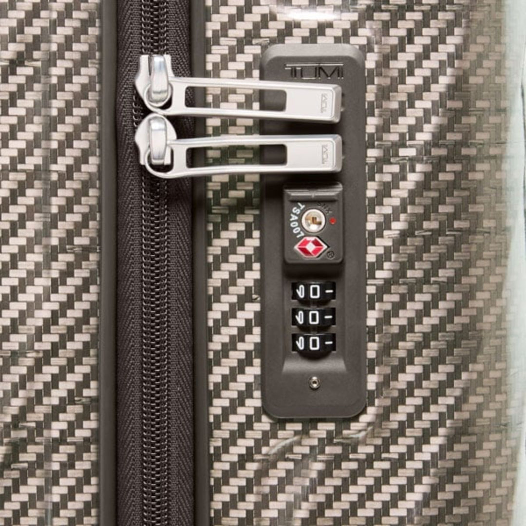 TSA slot van de Tumi 19 degree Lite titanium #kleur_titanium