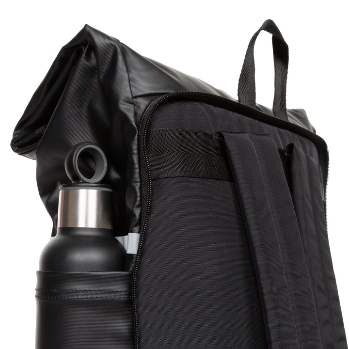 Waterfles houder van de Eastpak Up Roll Bike Tarp rugzak Black #kleur_black