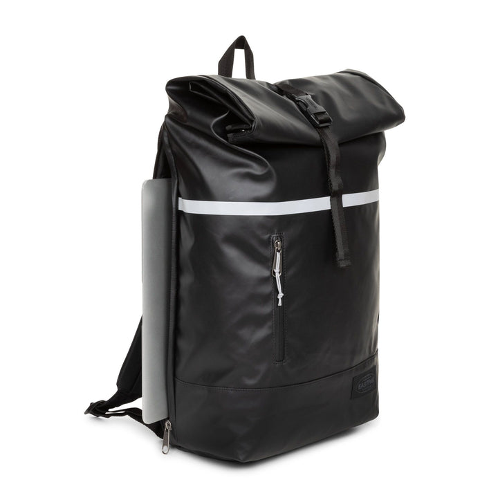 Voorzijde met laptop van de Eastpak Up Roll Bike Tarp rugzak Black #kleur_black