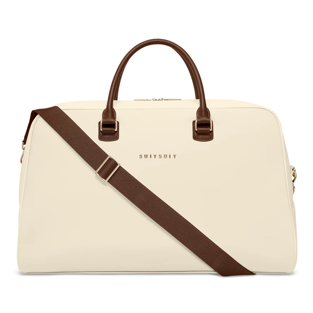Voorkant met schouderband van de SUITSUIT Weekender uit de Serenity collectie Whisper-white #kleur_whisper-white