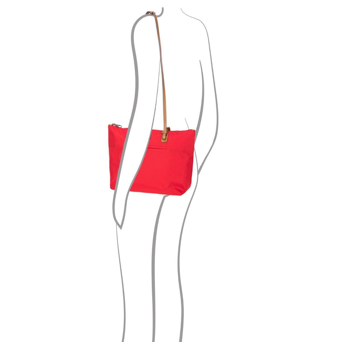 Op model Brics x-bag grote shopper rood #kleur_rood