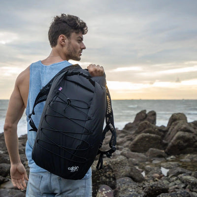 Op model Cabin zero adv dry black #kleur_black