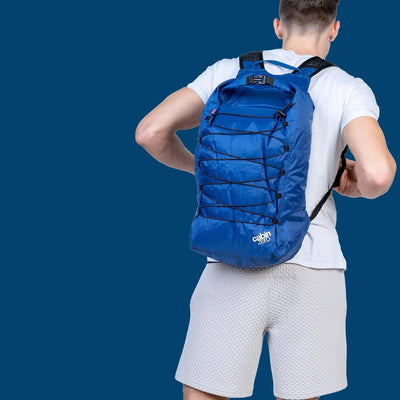 Op model #kleur_blauw