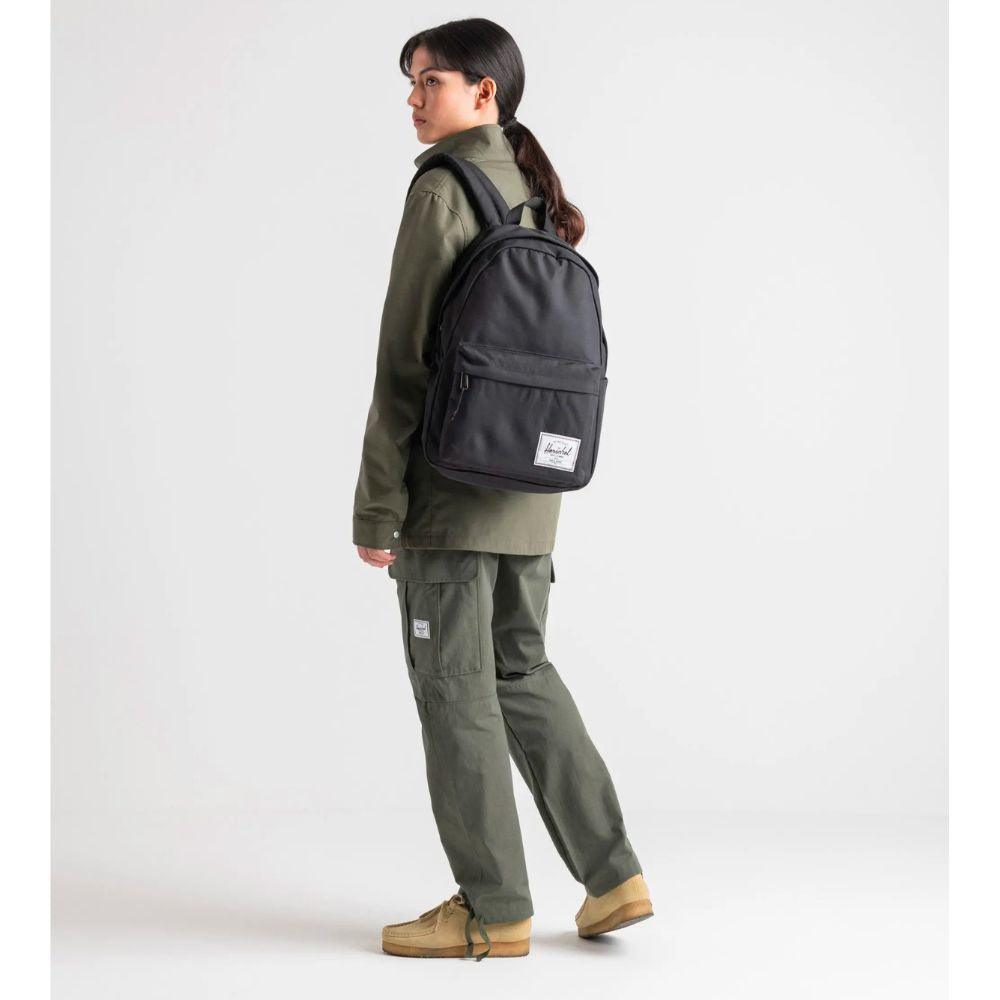 Op model Herschel classic XL rugzak floral #kleur_floral