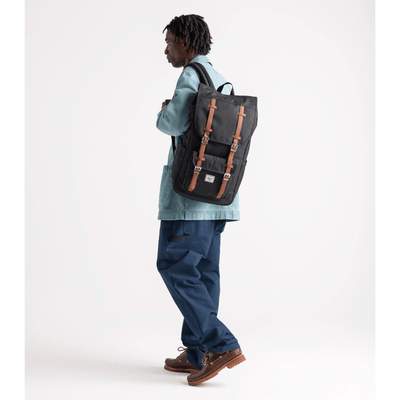 Op model #kleur_black-tan