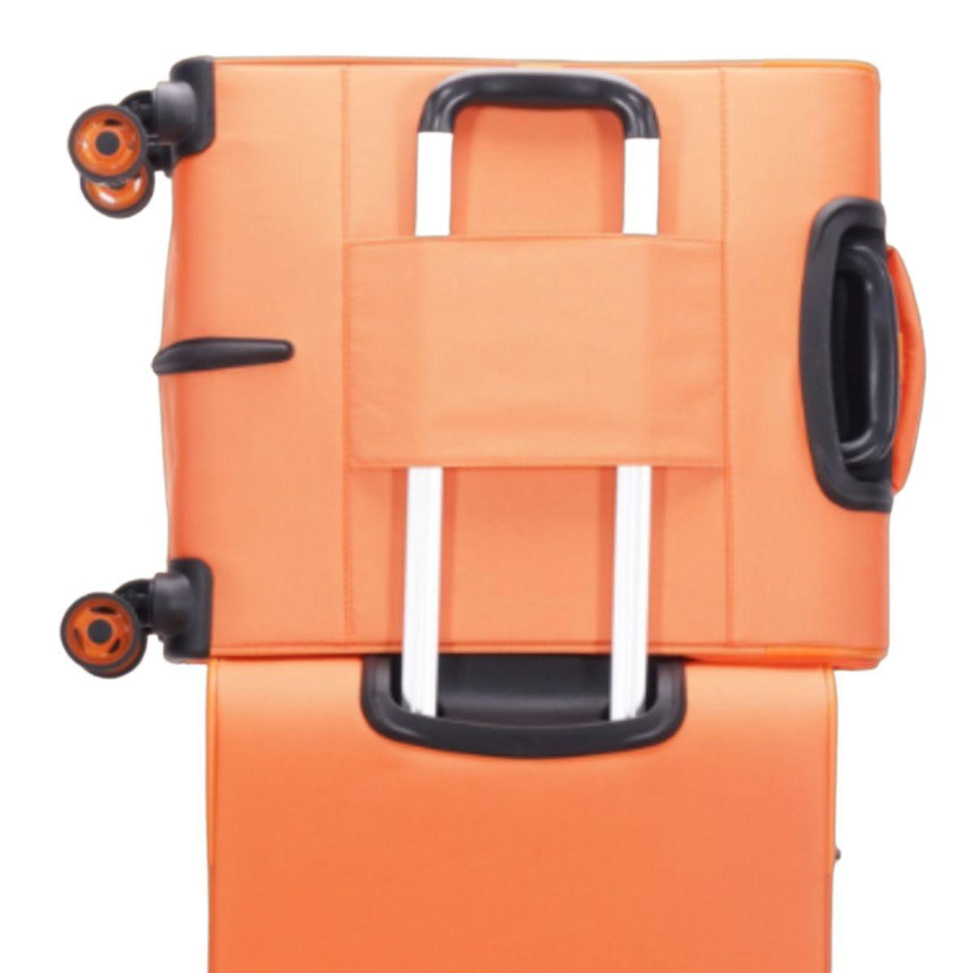 Op koffer #kleur_orange