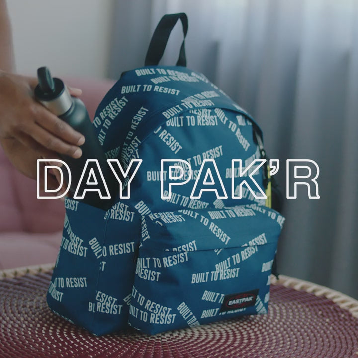 Video van Eastpak day pak'r laptop rugzak in gebruik #kleur_rood