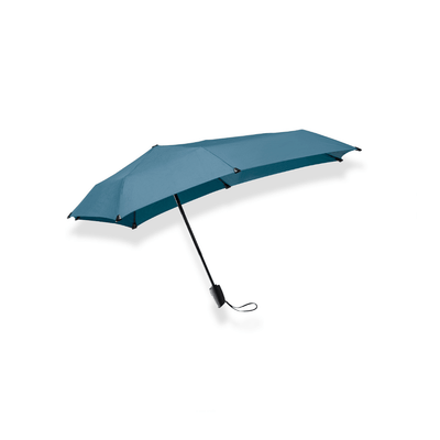 Voorkant senz stormparaplu #kleur_licht-blauw