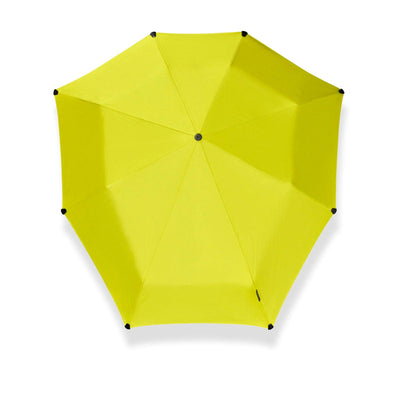 Bovenkant Senz paraplu automatic op model safety-yellow #kleur_safety-yellow